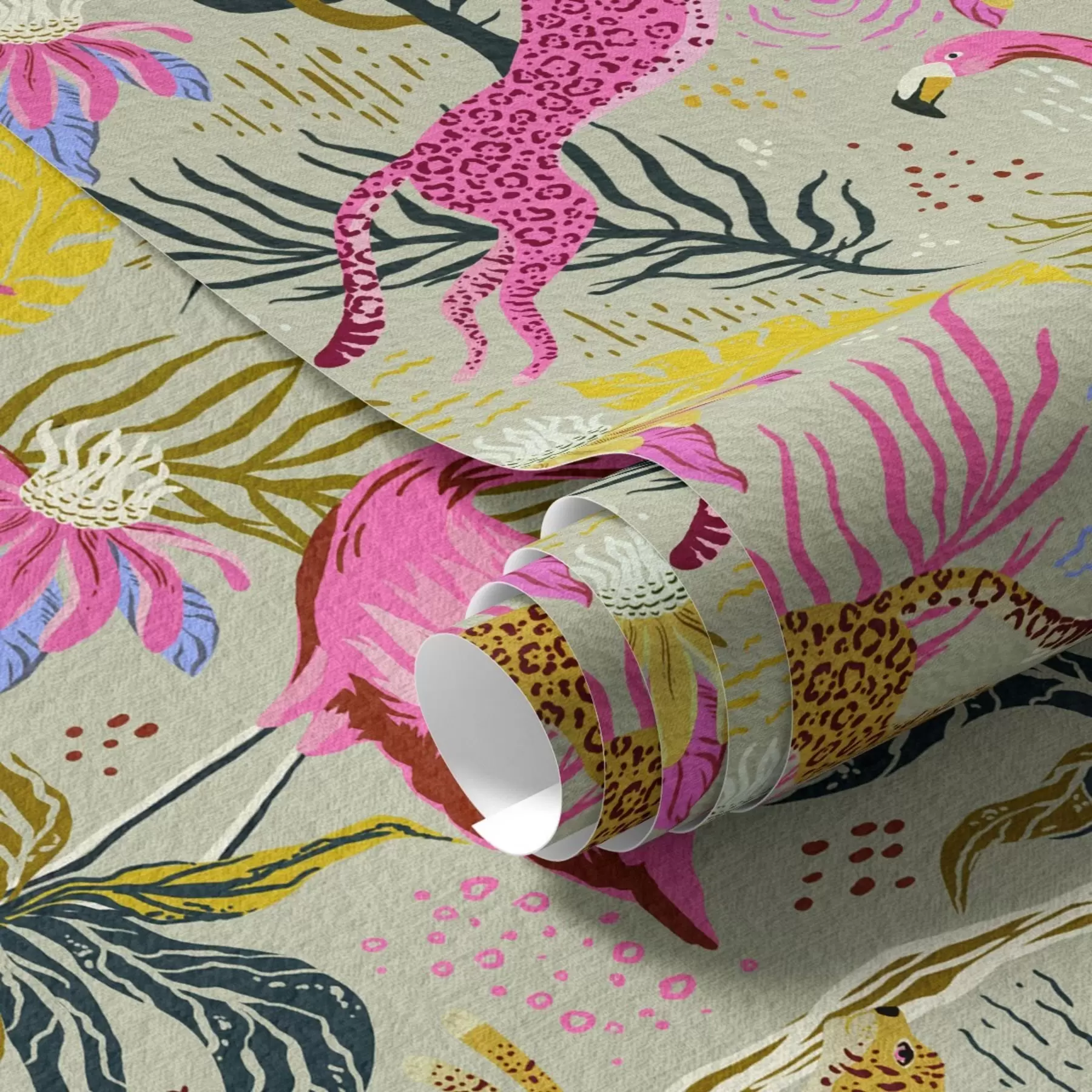 Fototapeedid Säravad flamingod ja leopardid troopiliste taimede keskel a00470