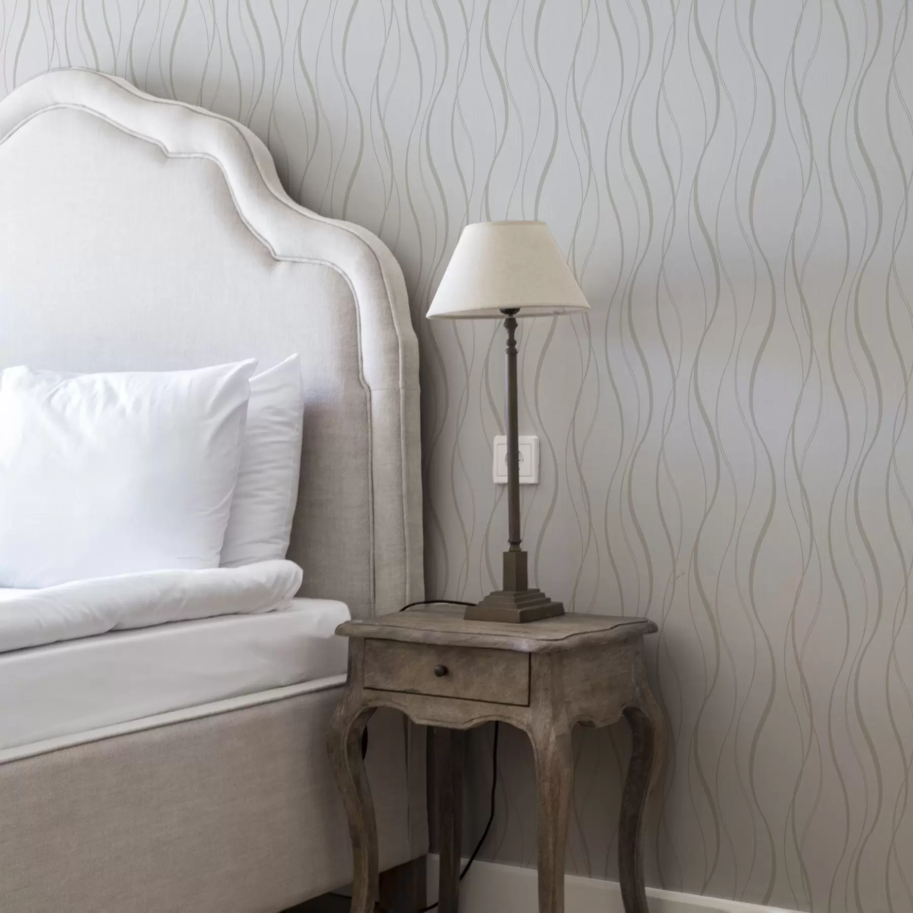 Fototapeedid Abstraktsed lainelised beežid jooned valgel taustal a00480