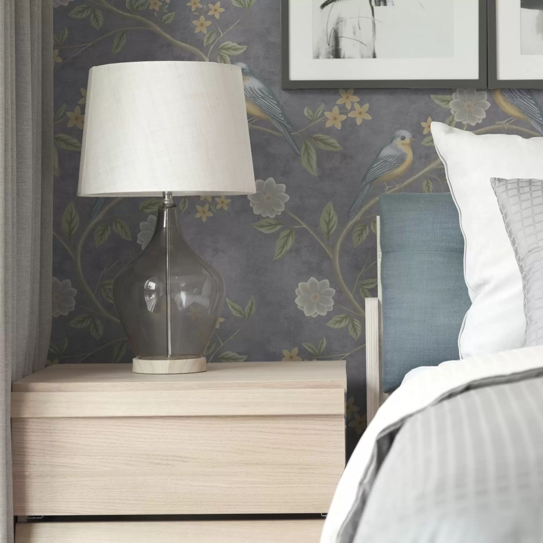 Fototapeedid Linnud okstel lillede vahel hallil taustal a00483