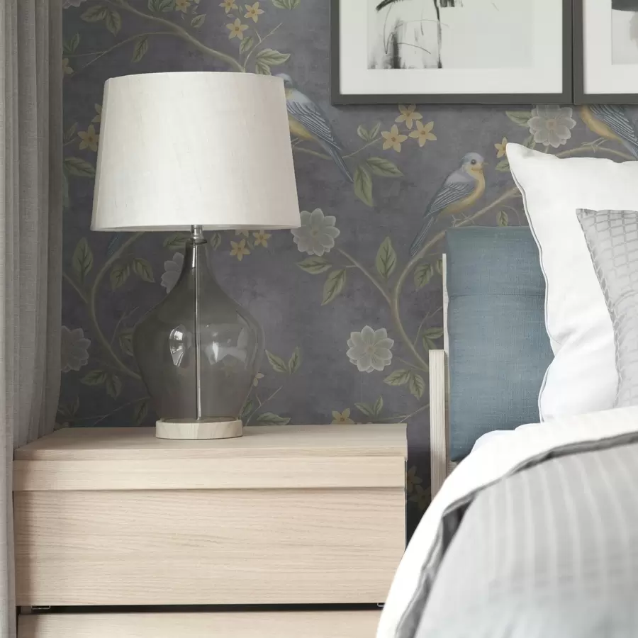 Fototapeedid Linnud okstel lillede vahel hallil taustal a00483