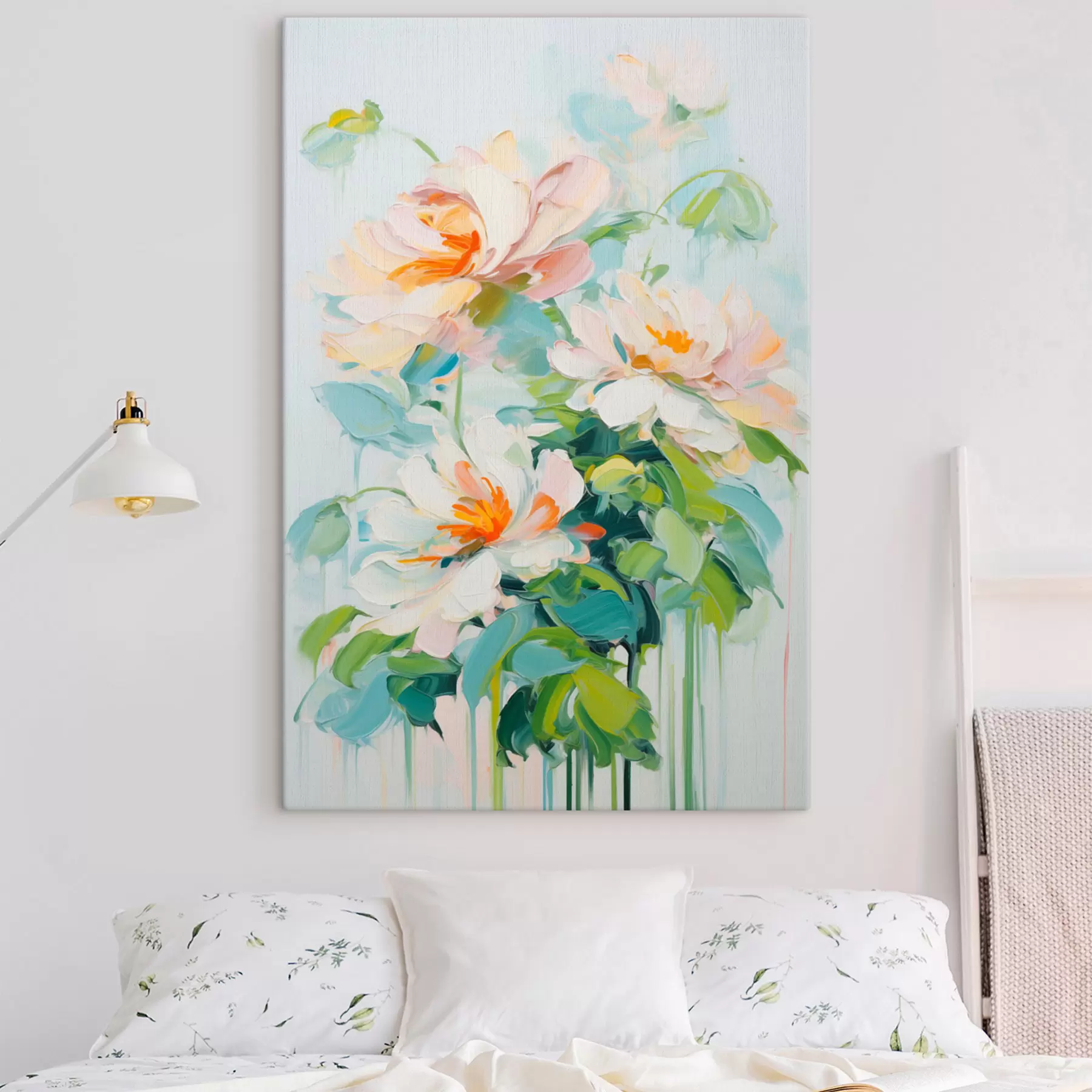 Pilt Valge ja pastell virsiku lilled, rohelised lehed, pehmed pintslitõmbed õlimaali imitatsioon, helesinine taust s45550