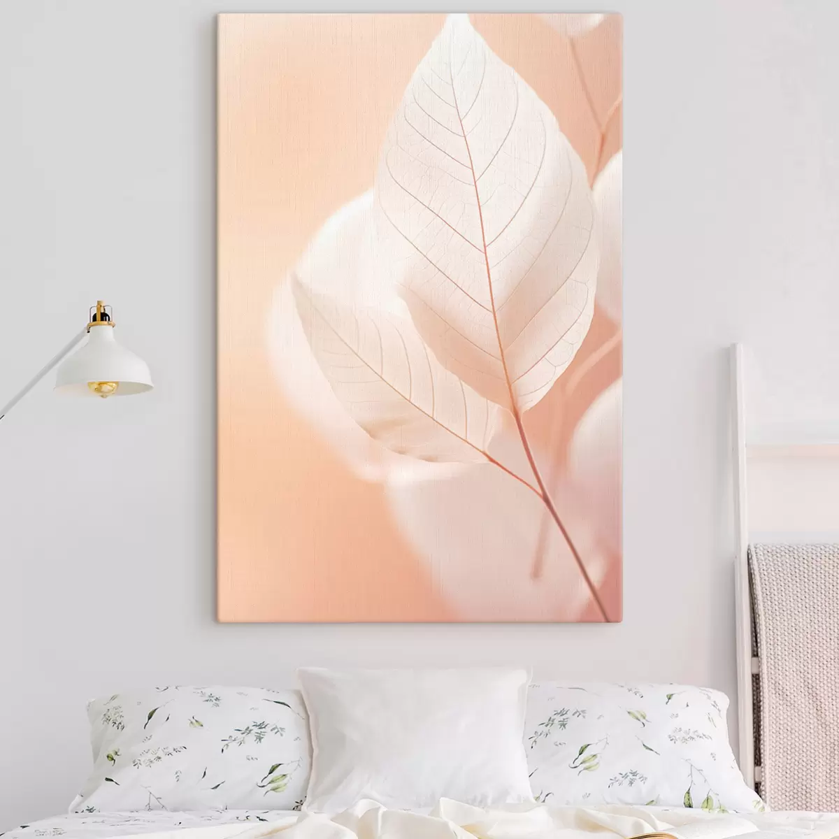 Pilt Õrnad, läbikumavad lehed keeruliste veenimustritega, pehme virsiku taustaga, minimalistlik botaaniline kompositsioon s45555