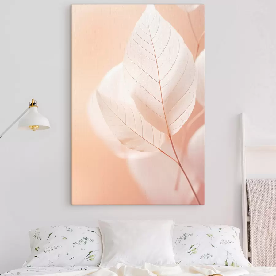 Pilt Õrnad, läbikumavad lehed keeruliste veenimustritega, pehme virsiku taustaga, minimalistlik botaaniline kompositsioon s45555