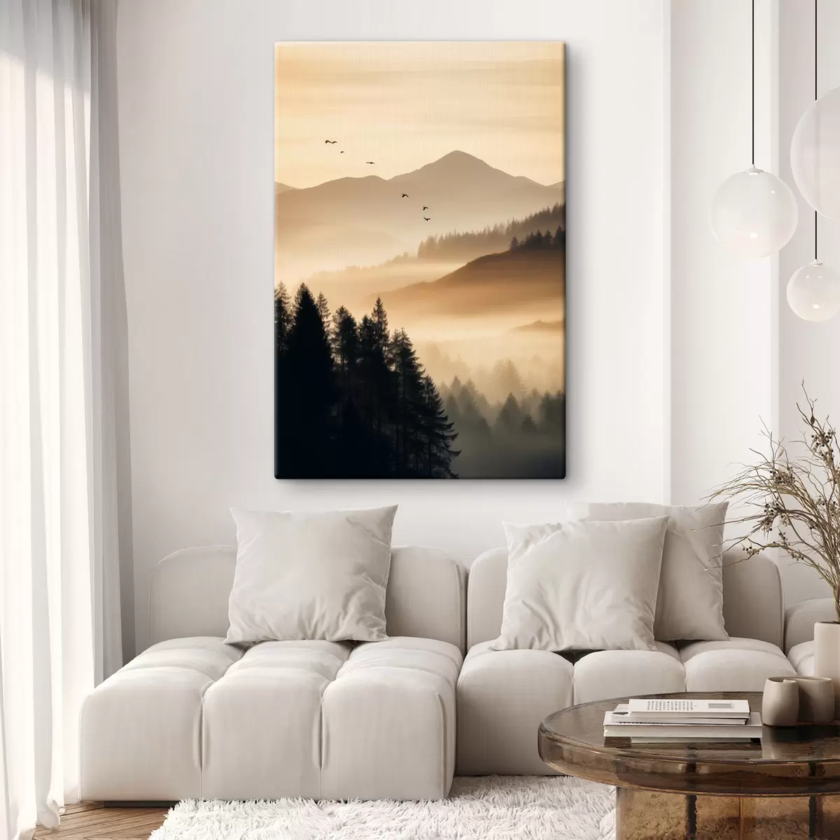 Pilt Mägimaastik koos metsa ja taevas lendavate lindudega , kõik kaetud paksu udukihiga päikesetõusu ajal s45563