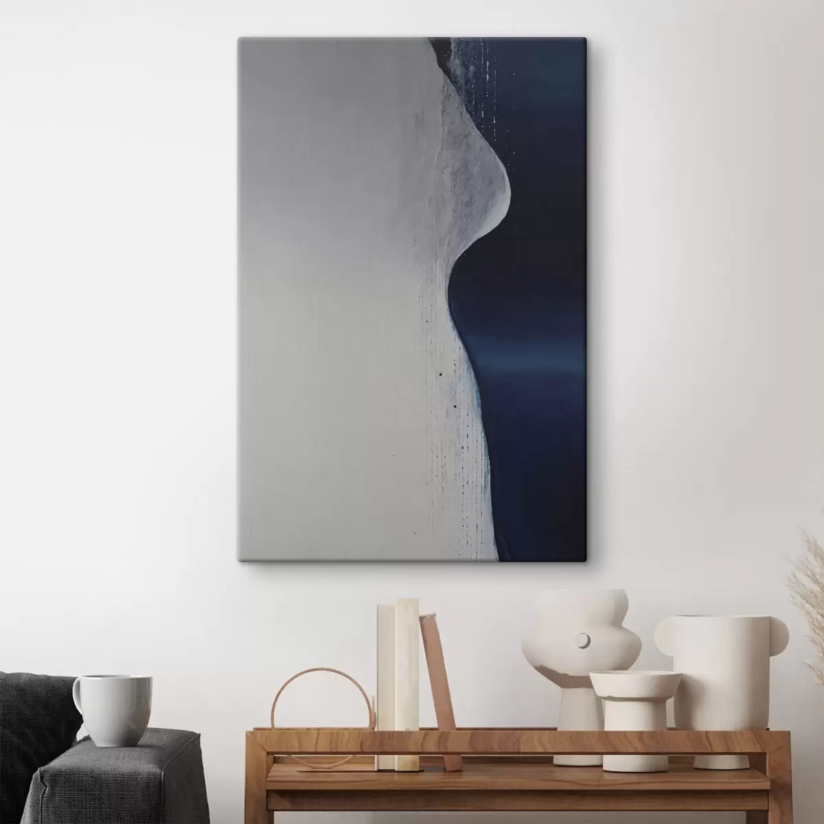 Pilt Abstraktne punaste pintslitõmmetega mustal taustal s45493