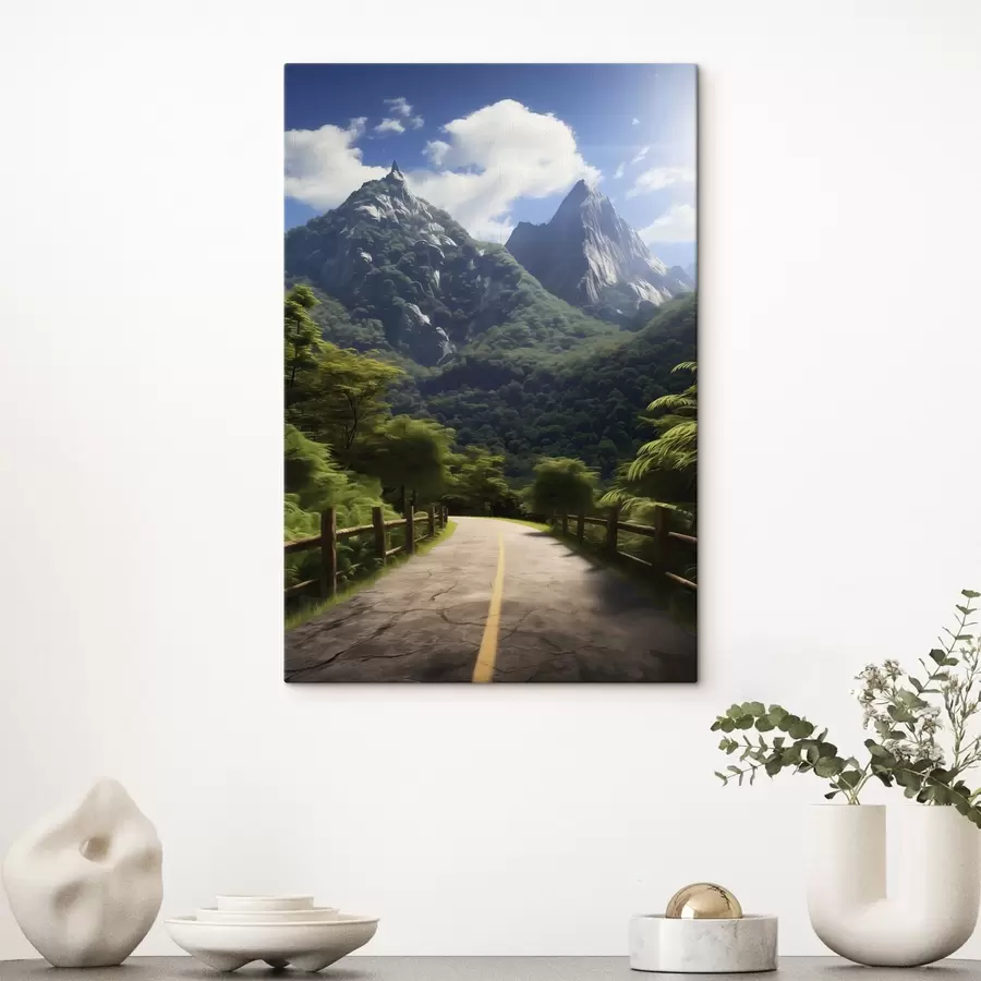 Pilt Mägitee roheliste puude vahel s45525