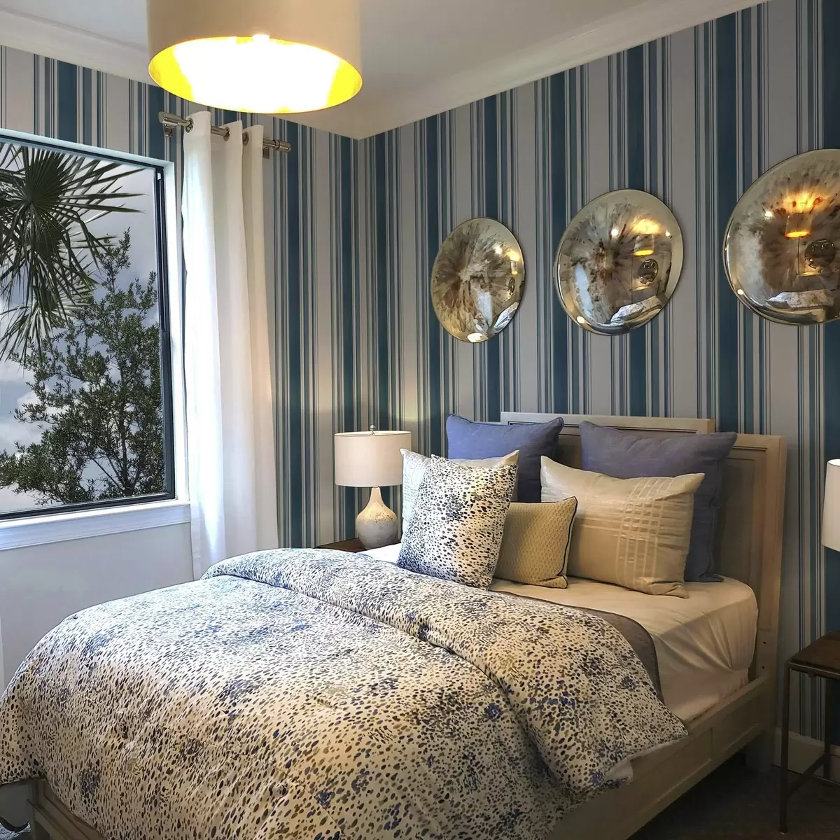 Tapeet Sinised triibud valgete lõikudega a00525