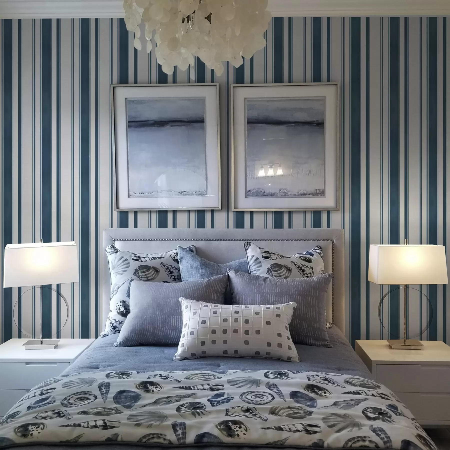 Fototapeedid Türkiissiniste triipude kombinatsioon valgel taustal koos rütmiga a00527