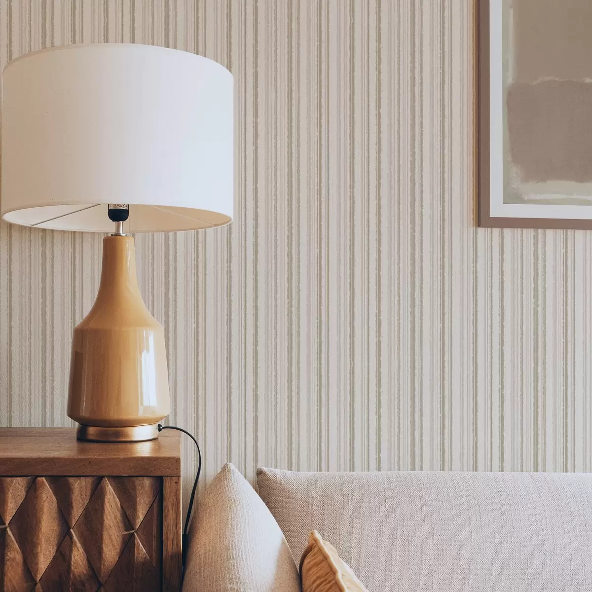 Tapeet Õhukesed triibud helebeeži toonides a00549