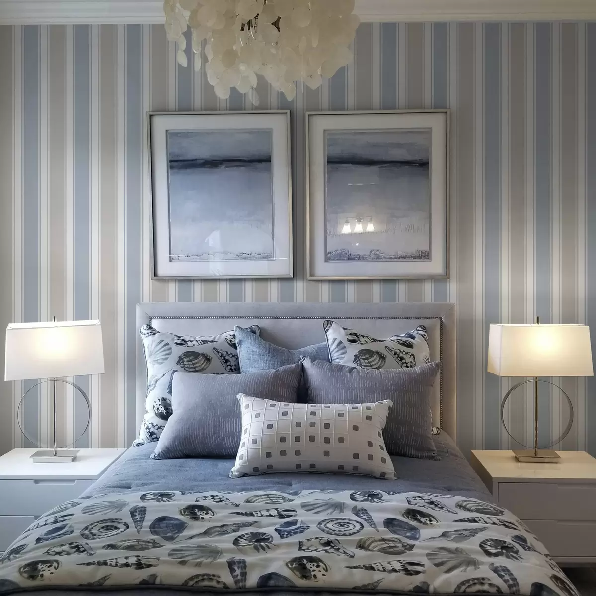 Tapeet Kombinatsioon hallidest ja sinistest laiadest triipudest a00557