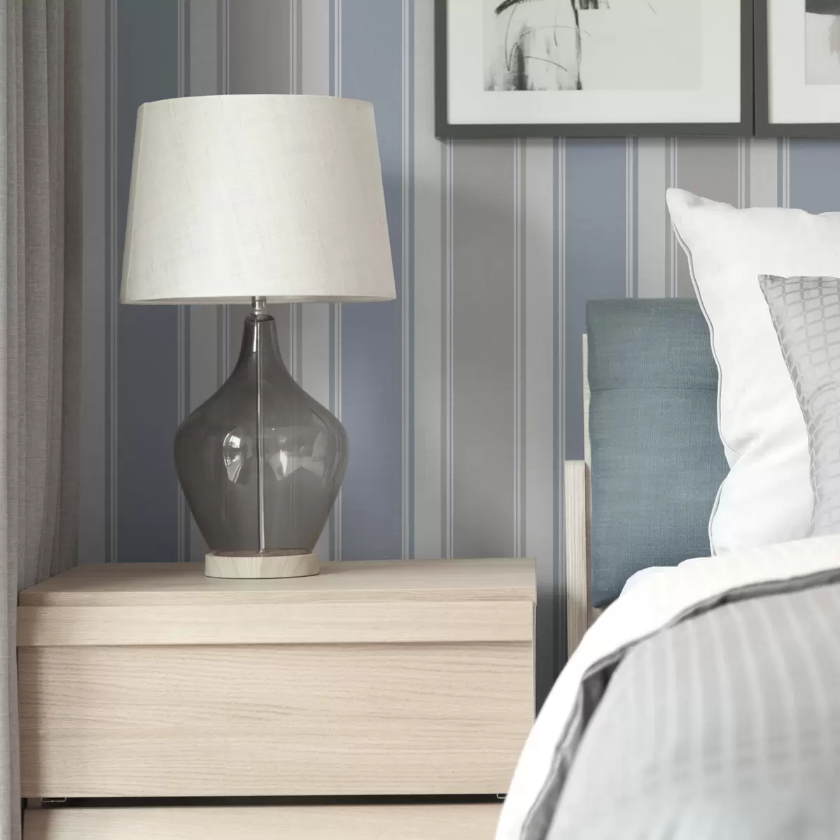 Tapeet Kombinatsioon hallidest ja sinistest laiadest triipudest a00557