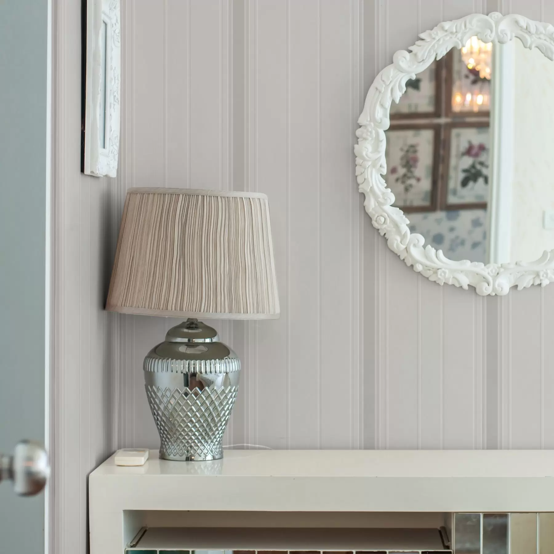 Fototapeedid Beeži taustaga, millel on õhukesed ja keskmised hallikasvalged triibud a00559