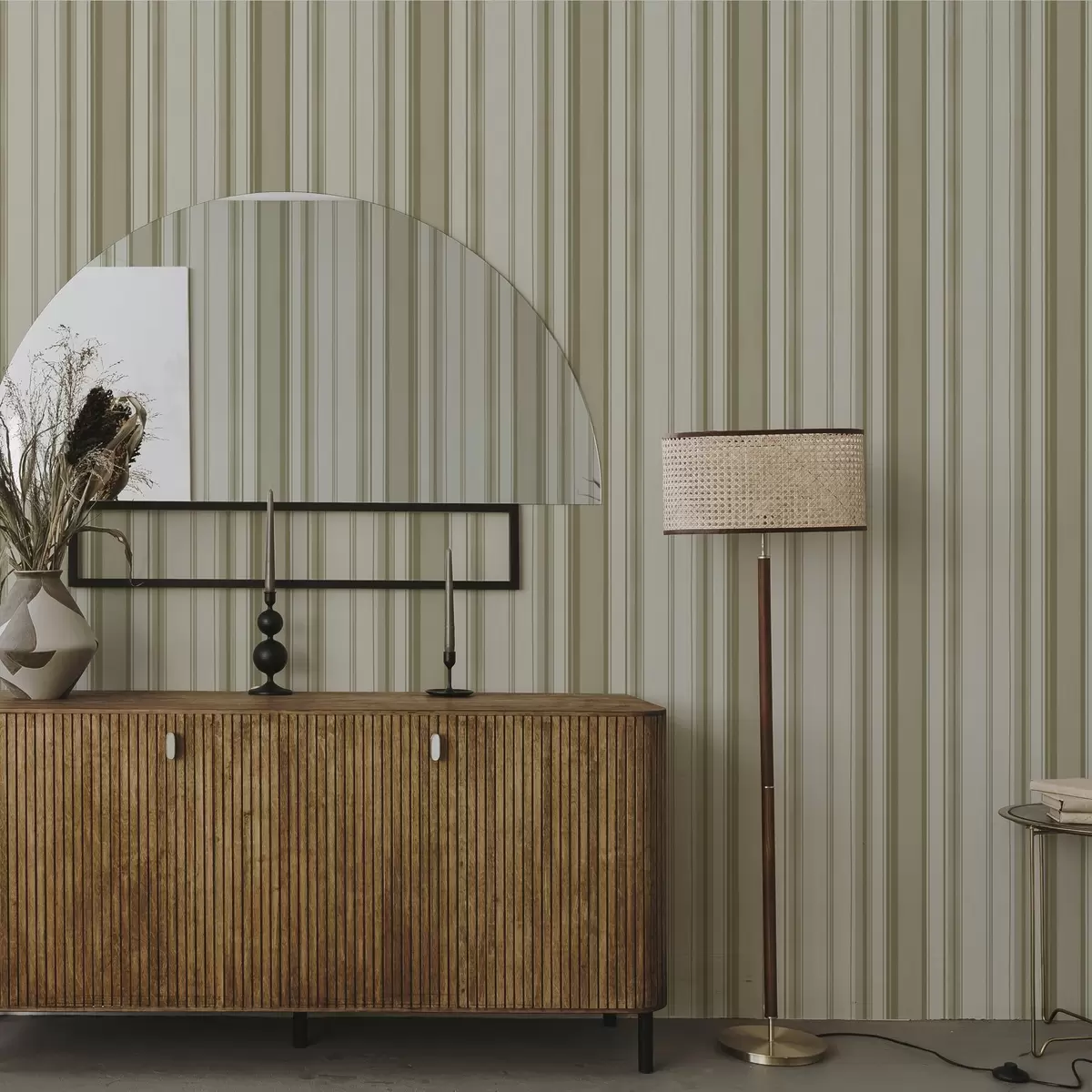 Tapeet Kreemjas taust halli-beeži vertikaalsete triipudega a00564