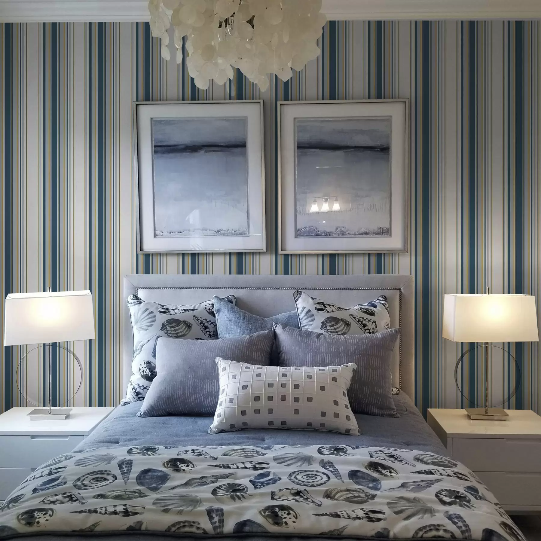 Fototapeedid Kontrastsed sinised ja kollased triibud valgel taustal a00566