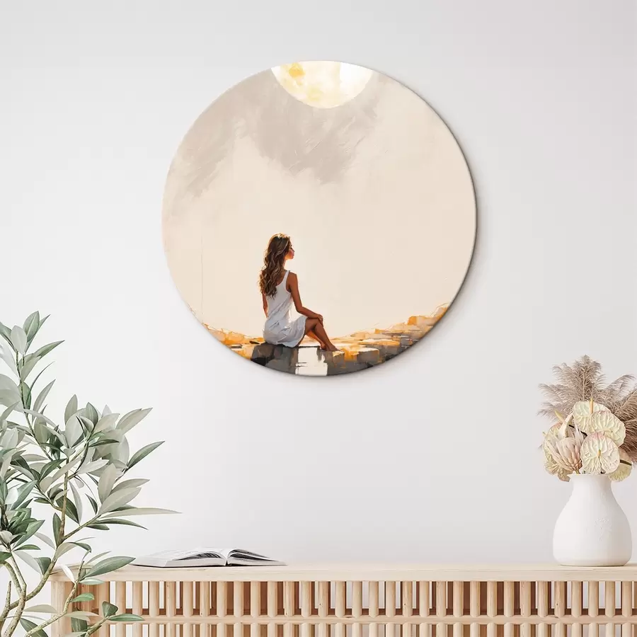 Pilt Tüdruk valges kleidis istub suure kuu all r45621