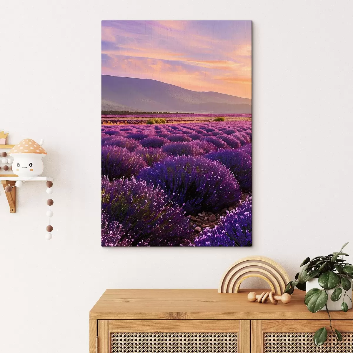 Pilt Lavendlipõllud mägede taustal s45662