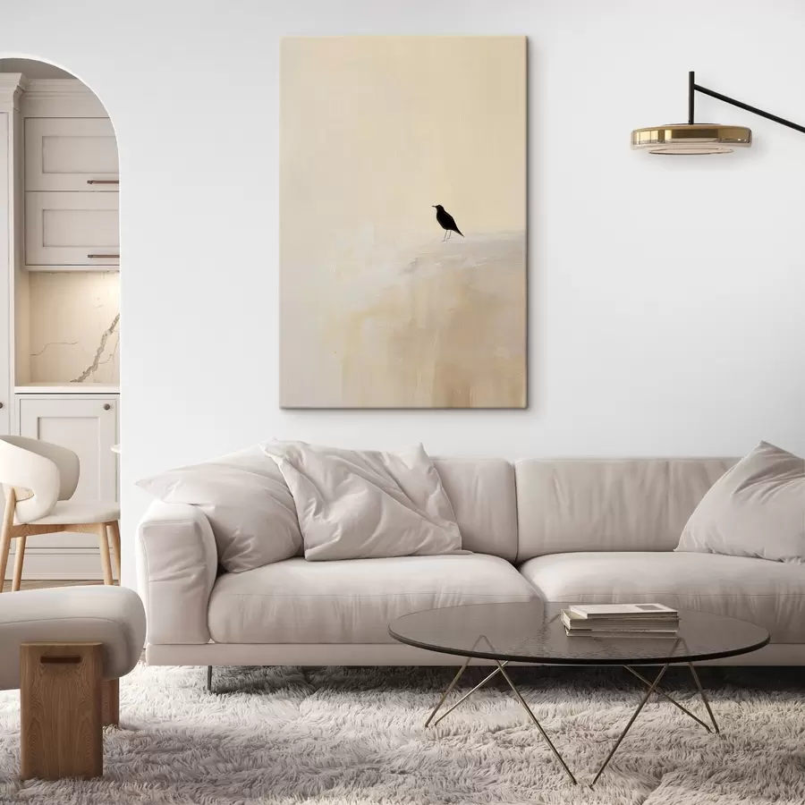 Pilt Üksildane lind soojal beežil taustal s45882