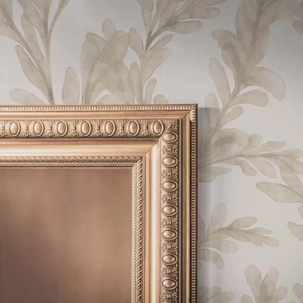 Tapeet Vesivärviga maalitud beežid oksad, pehme botaaniline motiiv a00617