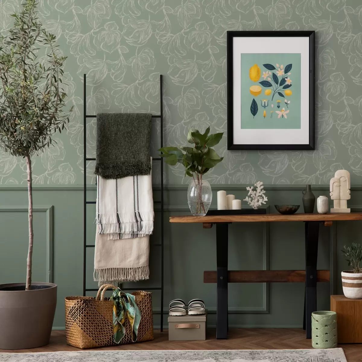 Tapeet Lineaarne suurte õitega, kriidijooned salvei taustal a00625v1