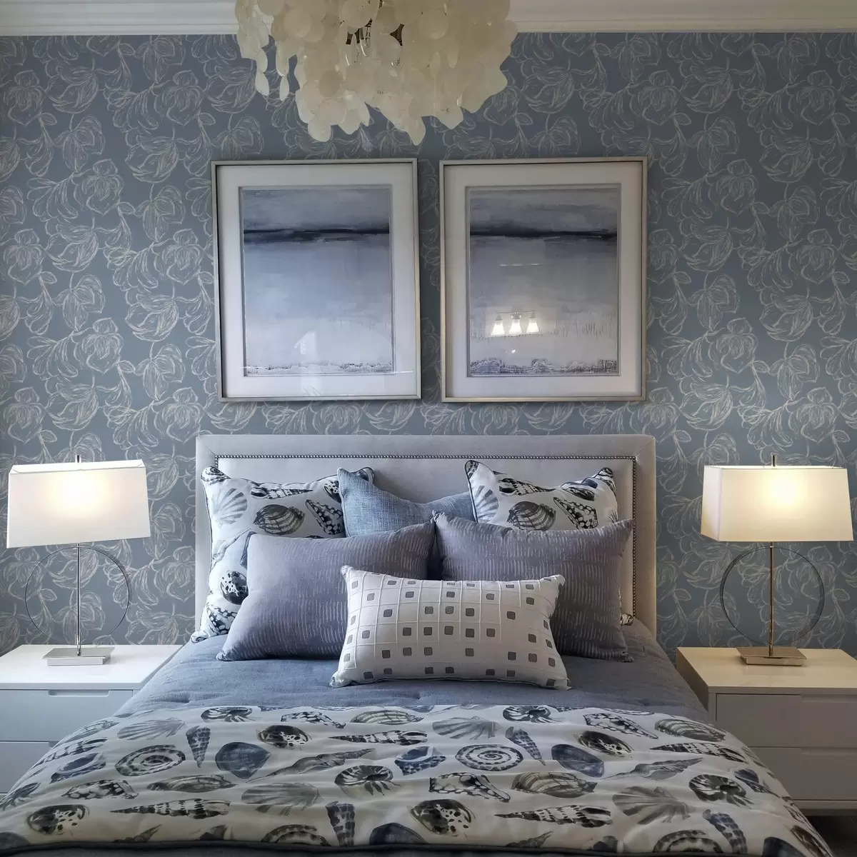 Tapeet Helesinine taust kriitja kontuuriga lilled a00625v3