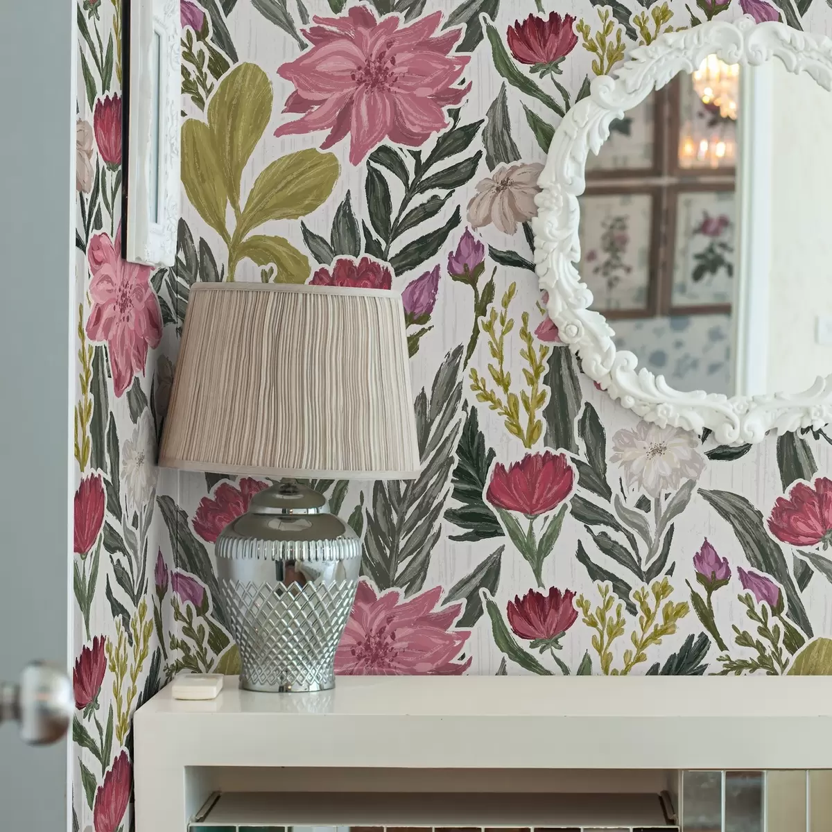 Tapeet Lopsakad roosad ja kreemikad lilled valgel taustal, impasto tekstuur a00629v1