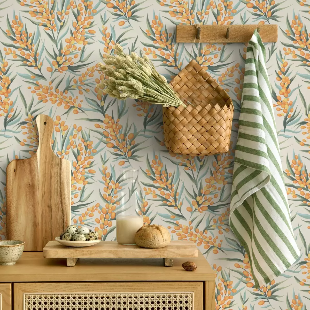 Tapeet Astelpaju oksad oranžide marjadega, hele taust a00792