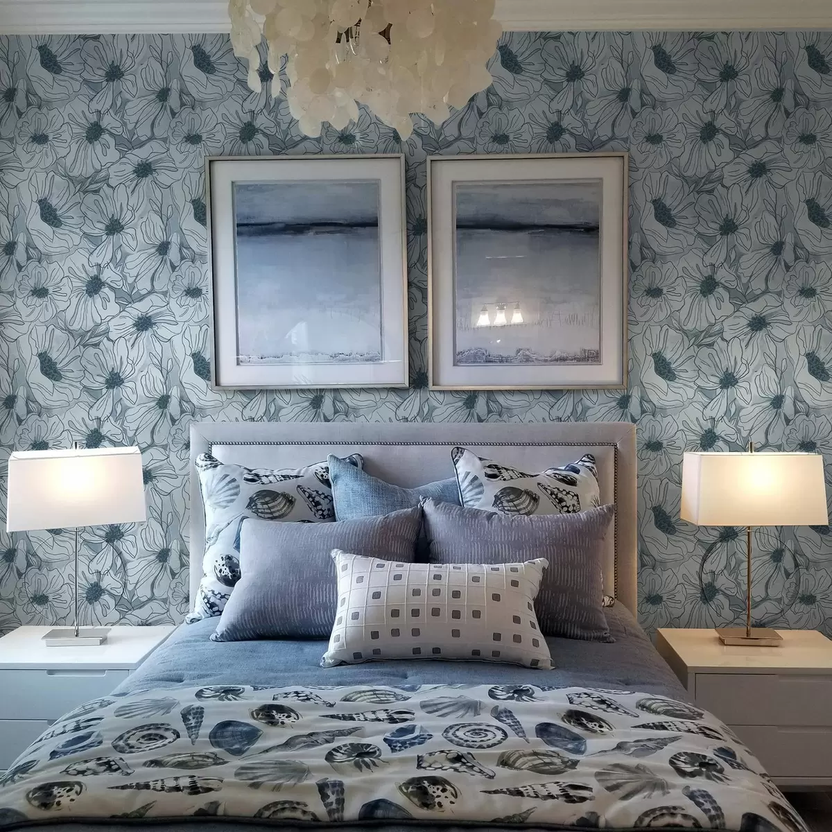 Tapeet Lineaarse kujuga lilled jahedas hallikassinises värvipalettis a00636v2