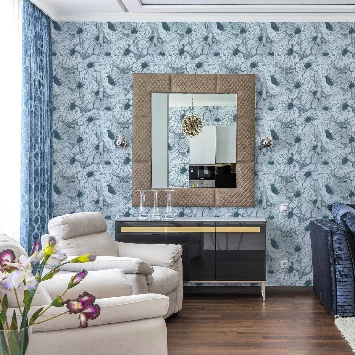 Tapeet Lineaarse kujuga lilled jahedas hallikassinises värvipalettis a00636v2