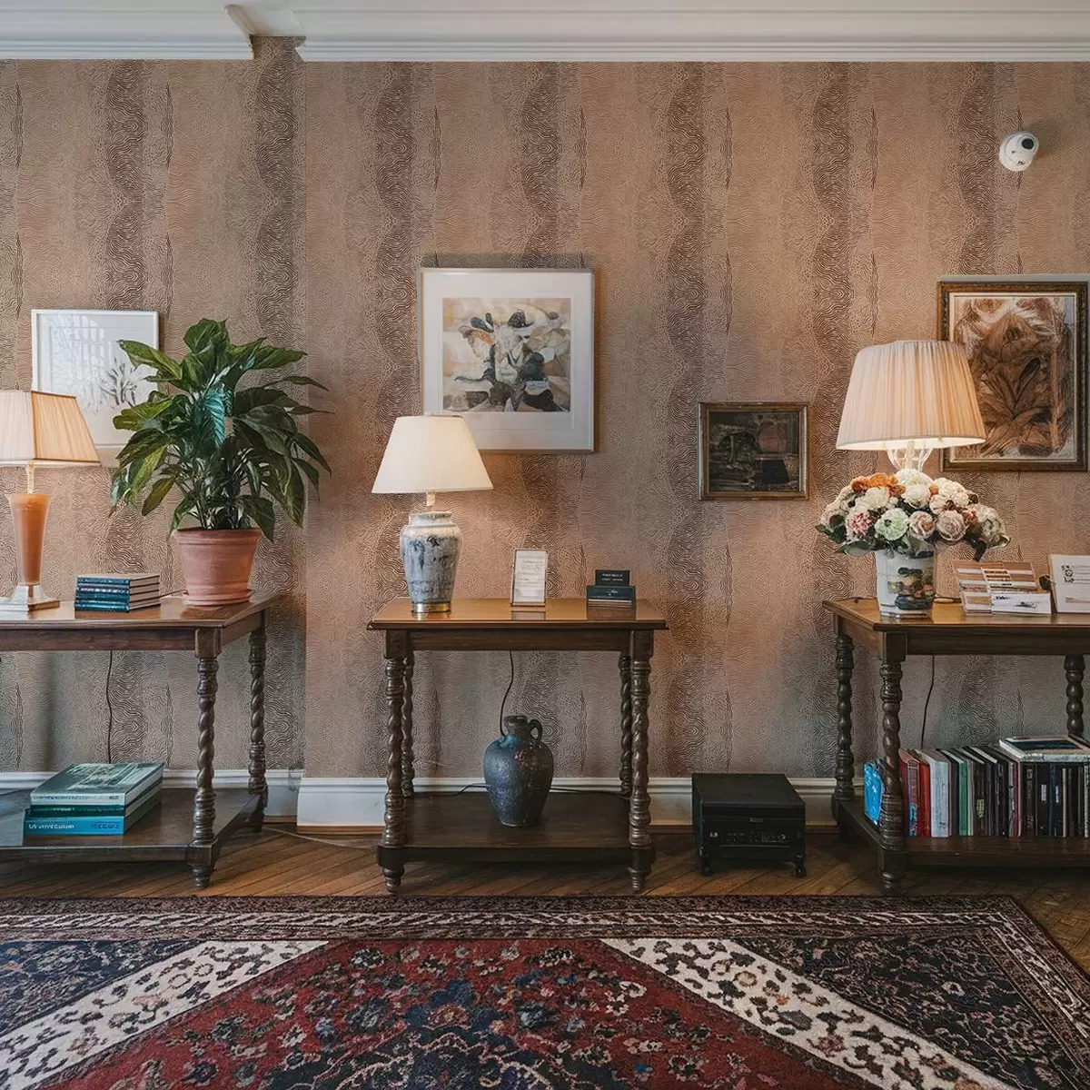 Tapeet Lainekujuline geomeetriline muster heledas beež-pruuni värvipalettis a00804