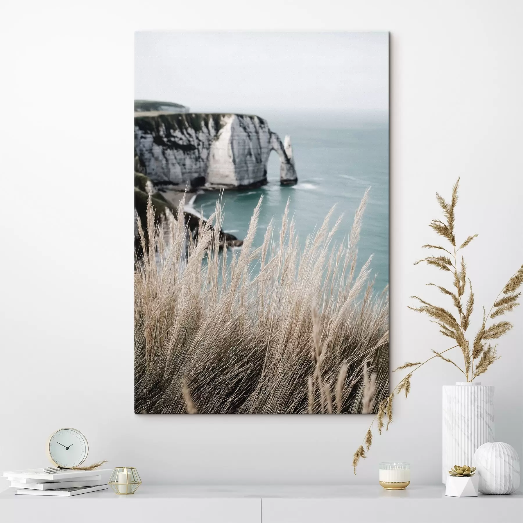 Pilt Meri ja kivikaar, vaade läbi kuiva rohu s46142