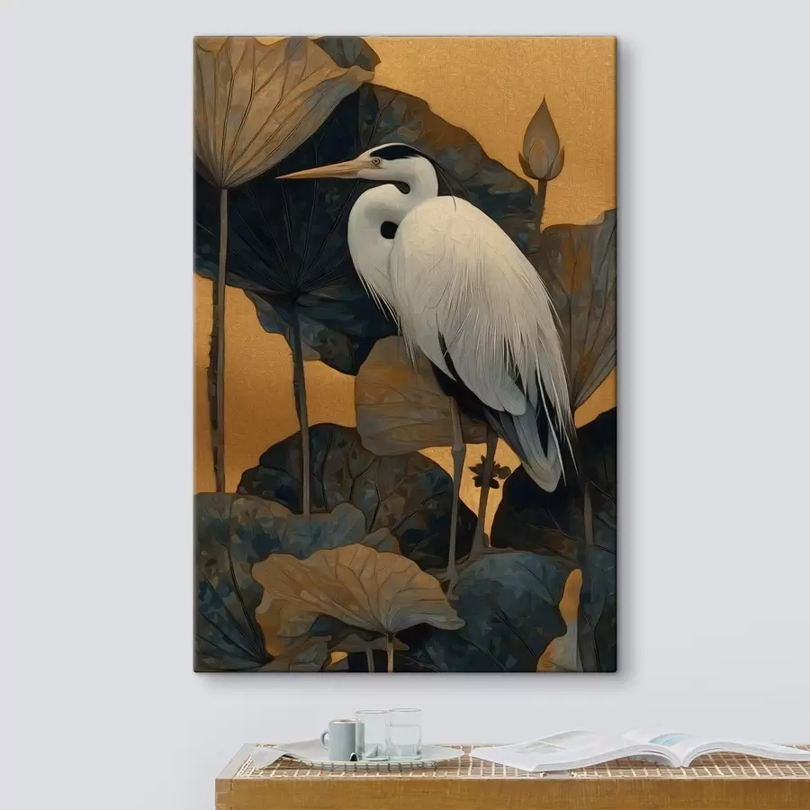 Pilt Valge toonekurg suurte lehtede keskel soojal taustal s46147