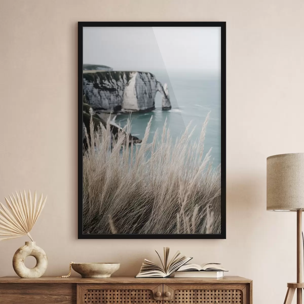 Plakat Meri ja kivikaar, vaade läbi kuiva rohu f46142