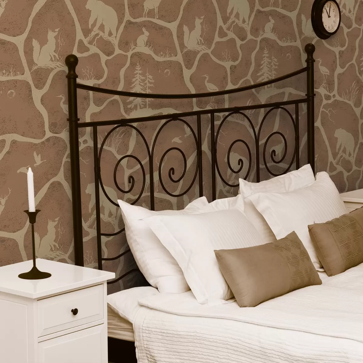 Tapeet Loomade ja puude siluetid looduslikus maastikus kivise tekstuuriga a00727