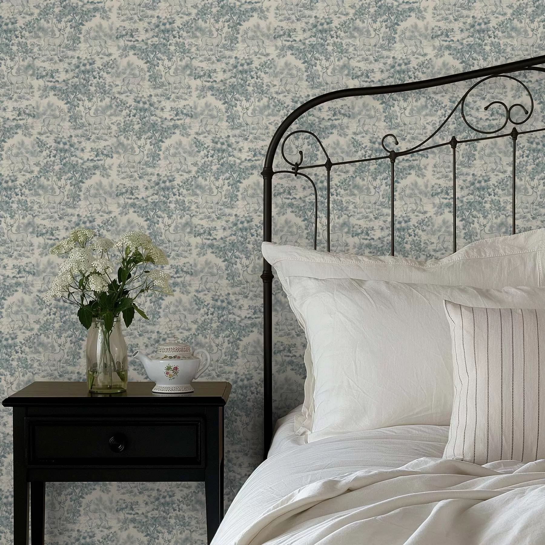 Fototapeedid Mustvalge hirve stseen metsas a00748