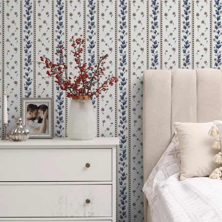 Fototapeedid Vertikaalsed lillelised triibud sinakaspruunides toonides a00811v2