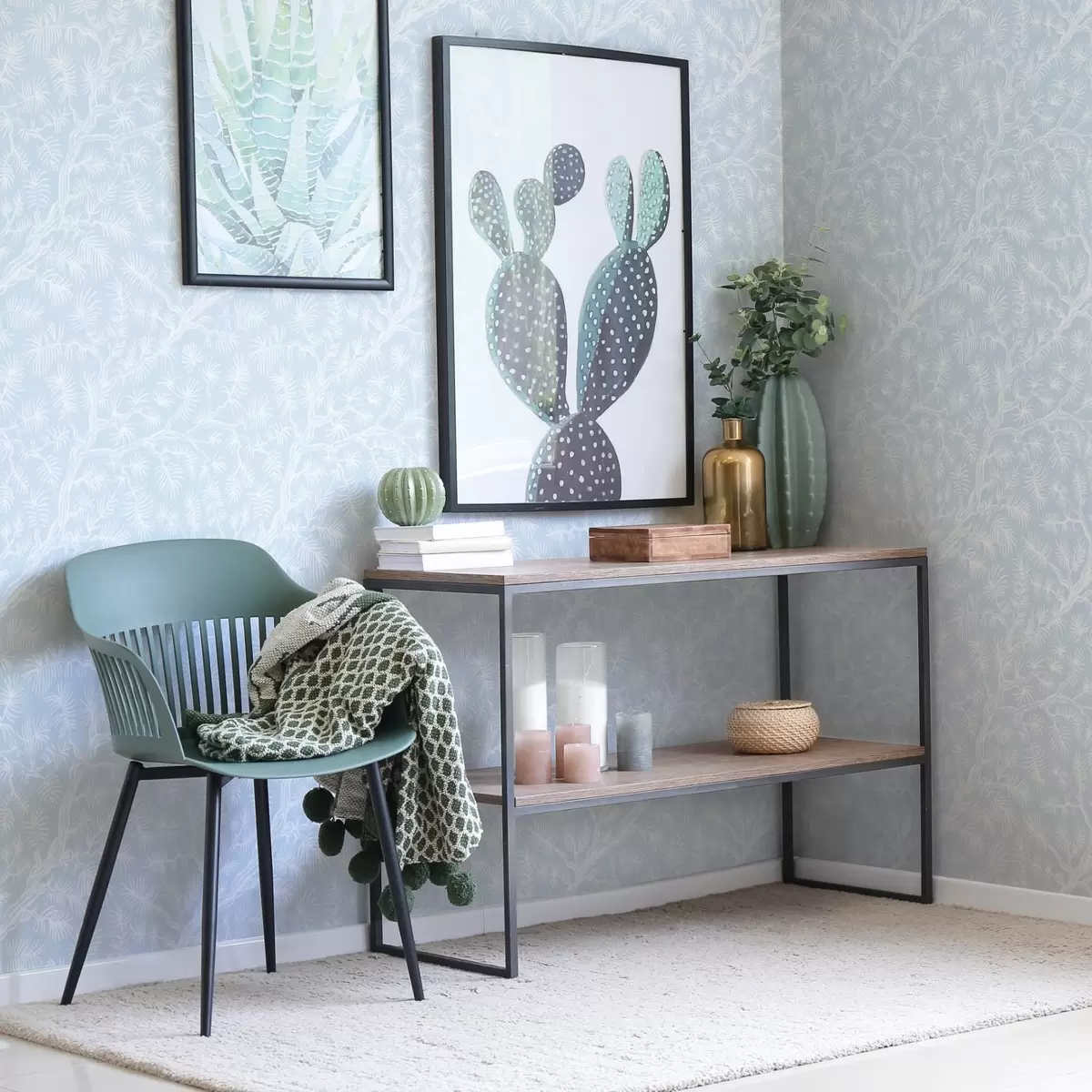 Tapeet Hele tooniga männipuu oksad sinisel taustal a00838