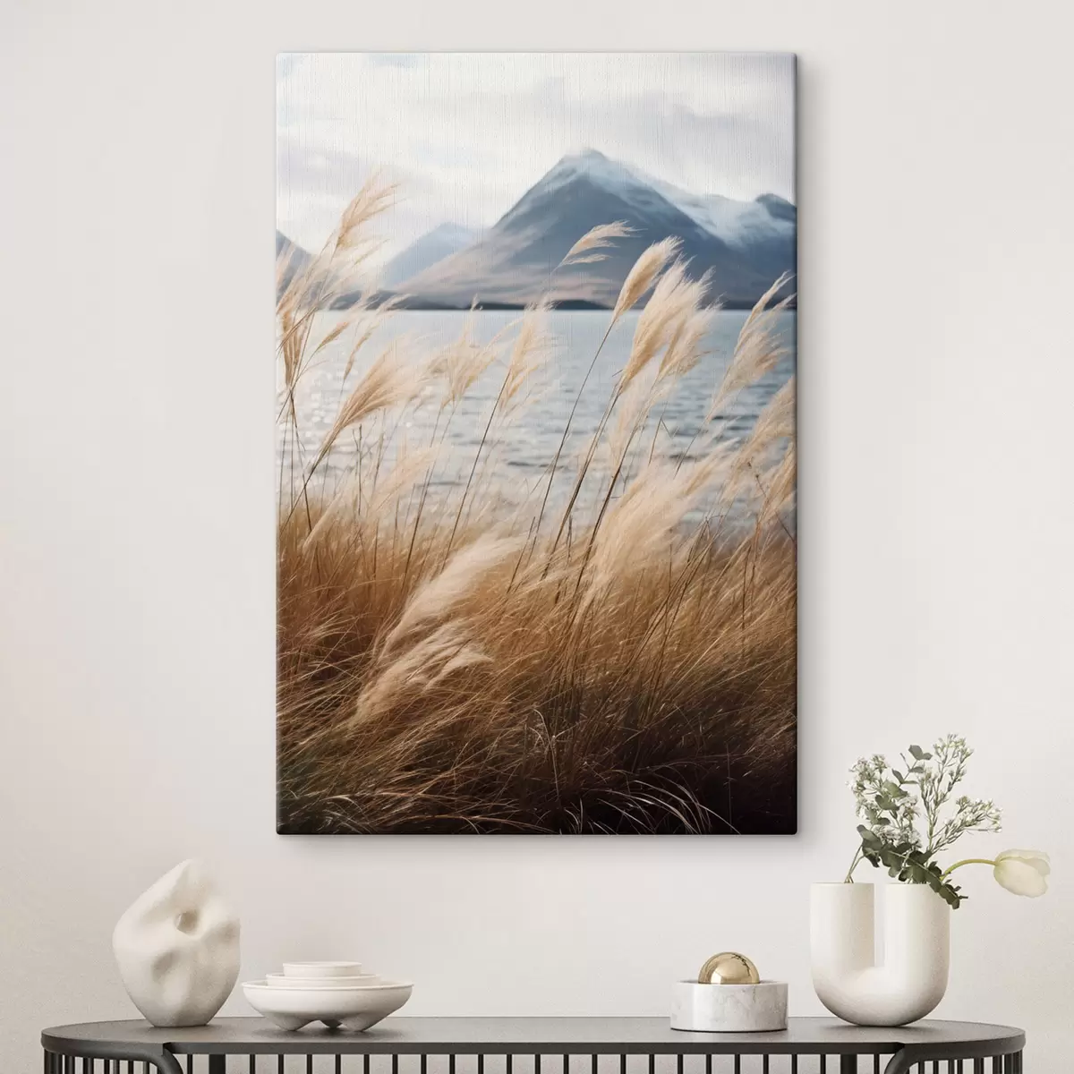 Pilt Pampasrohi järve ja mägede taustal, pehme valgustus, summutatud värvid, naturalistlik stiil s46283