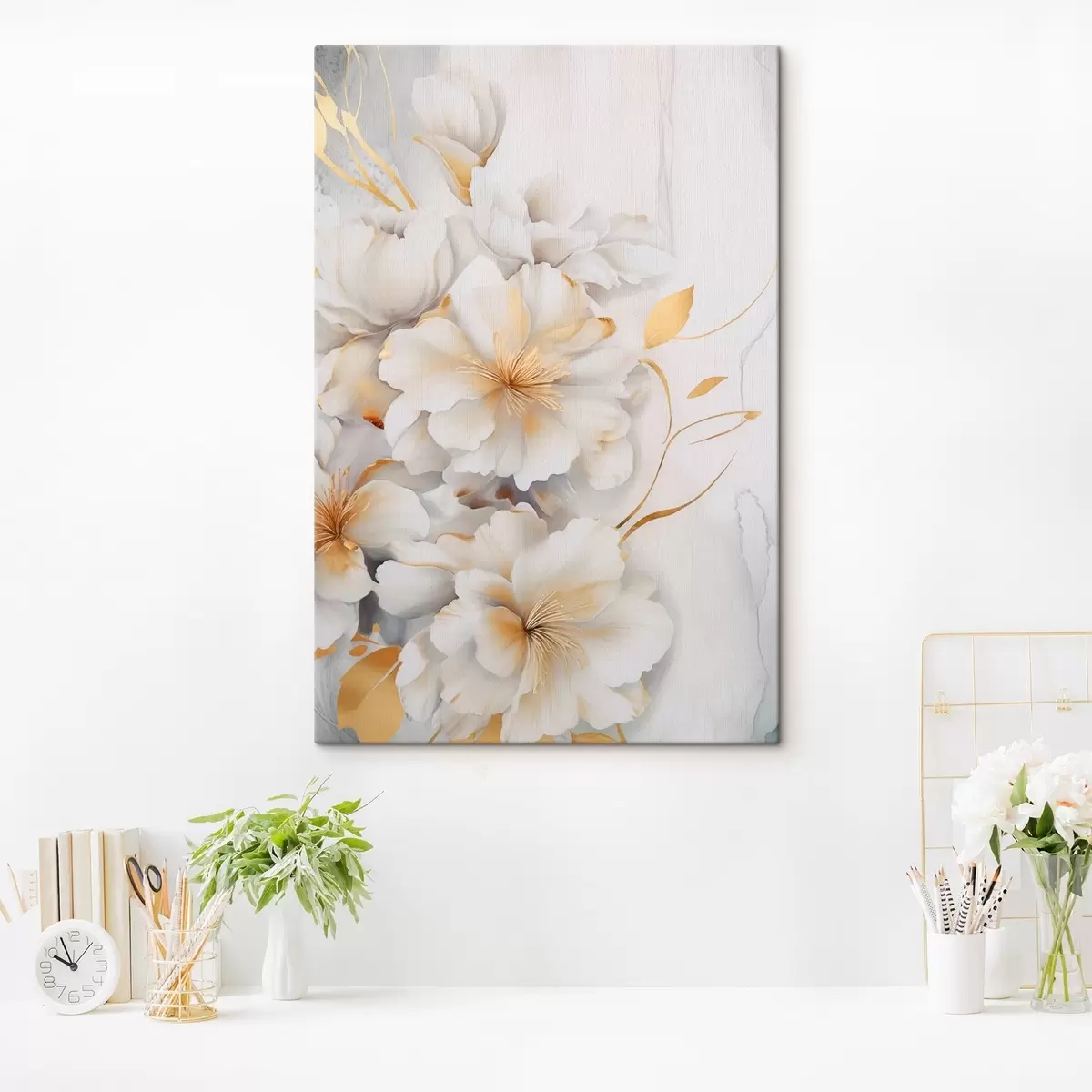 Pilt Valged lilled kollaste detailidega, õielehed peene varjundiga, hele taust peene marmoriefektiga s46292