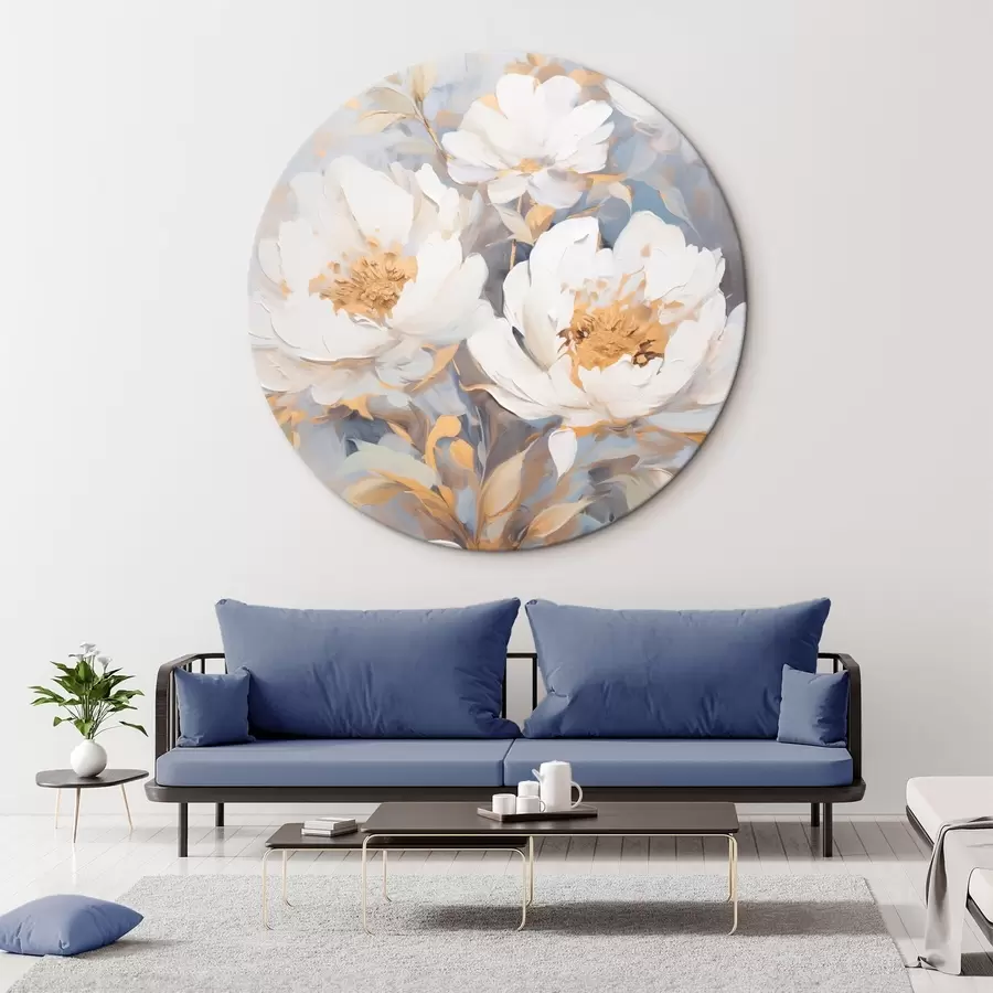 Pilt Valged pioonid sinise südamikuga ja lehtedega, pehmed pintslitõmbed, helesinine taust, lillekompositsioon r46270