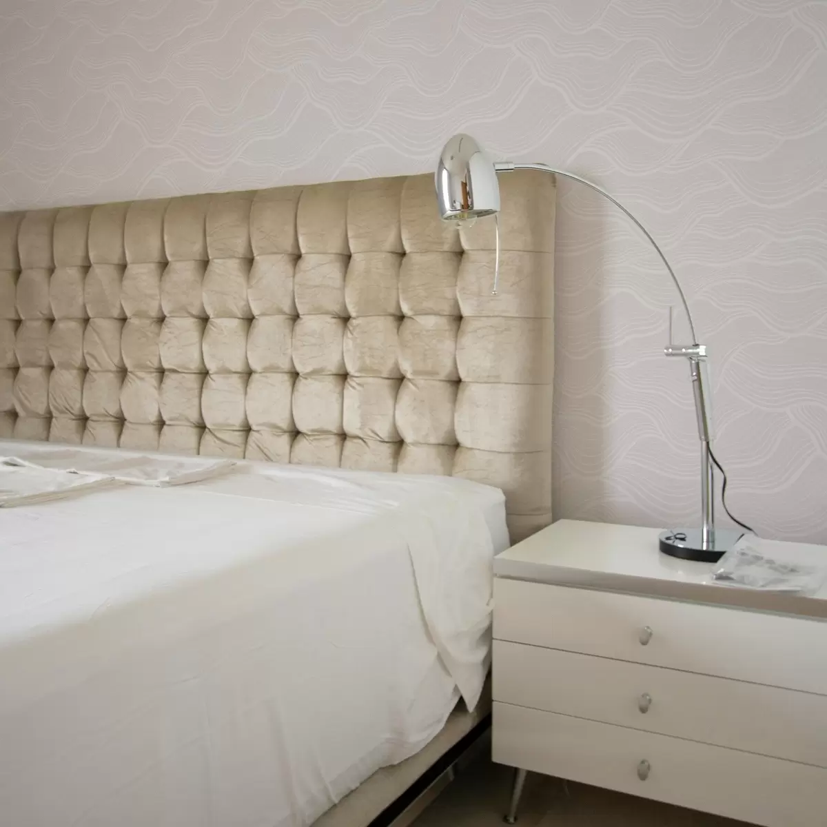 Tapeet Pastellroosa taust laineliste joontega a00682v3