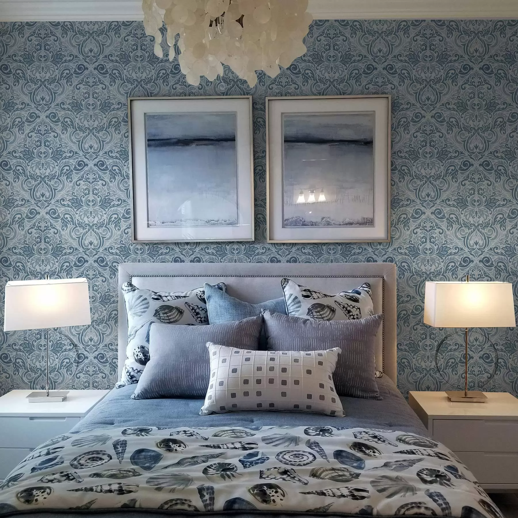 Fototapeedid Klassikaline damask, tumesinine helesinisel taustal a00826