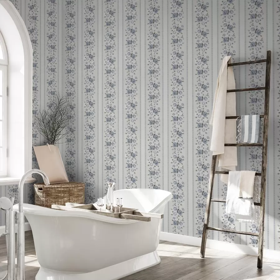 Fototapeedid Sinised roosid vertikaalsete triipudena heledal taustal a00860