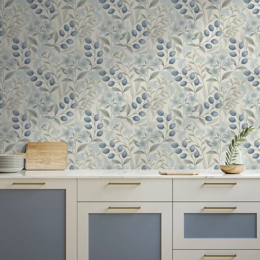 Fototapeedid Sinised marjad ja heledad lilled elevandiluu värvilisel taustal a00872