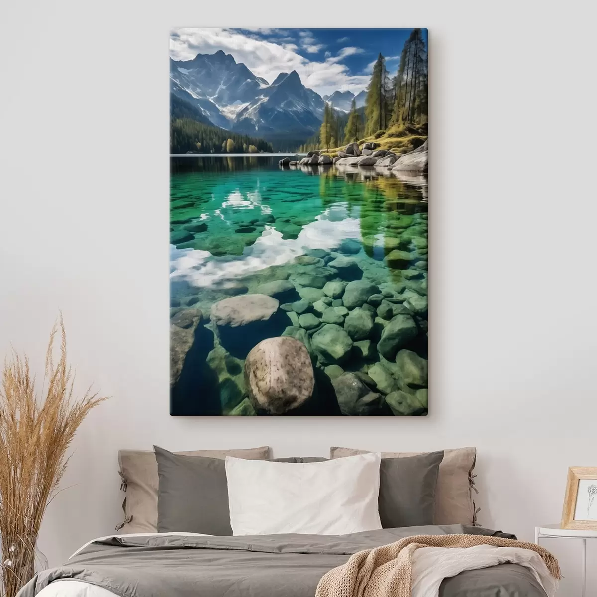 Pilt Smaragdroheline alpijärv, mille põhjas on kivid ja mille ümber kõrguvad mäetipud s46515