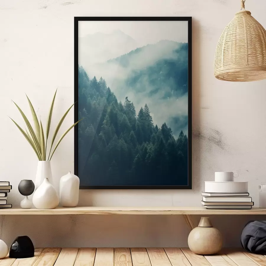 Fototapeedid Uduvihmane mäeahelik ja tume okasmets f46518