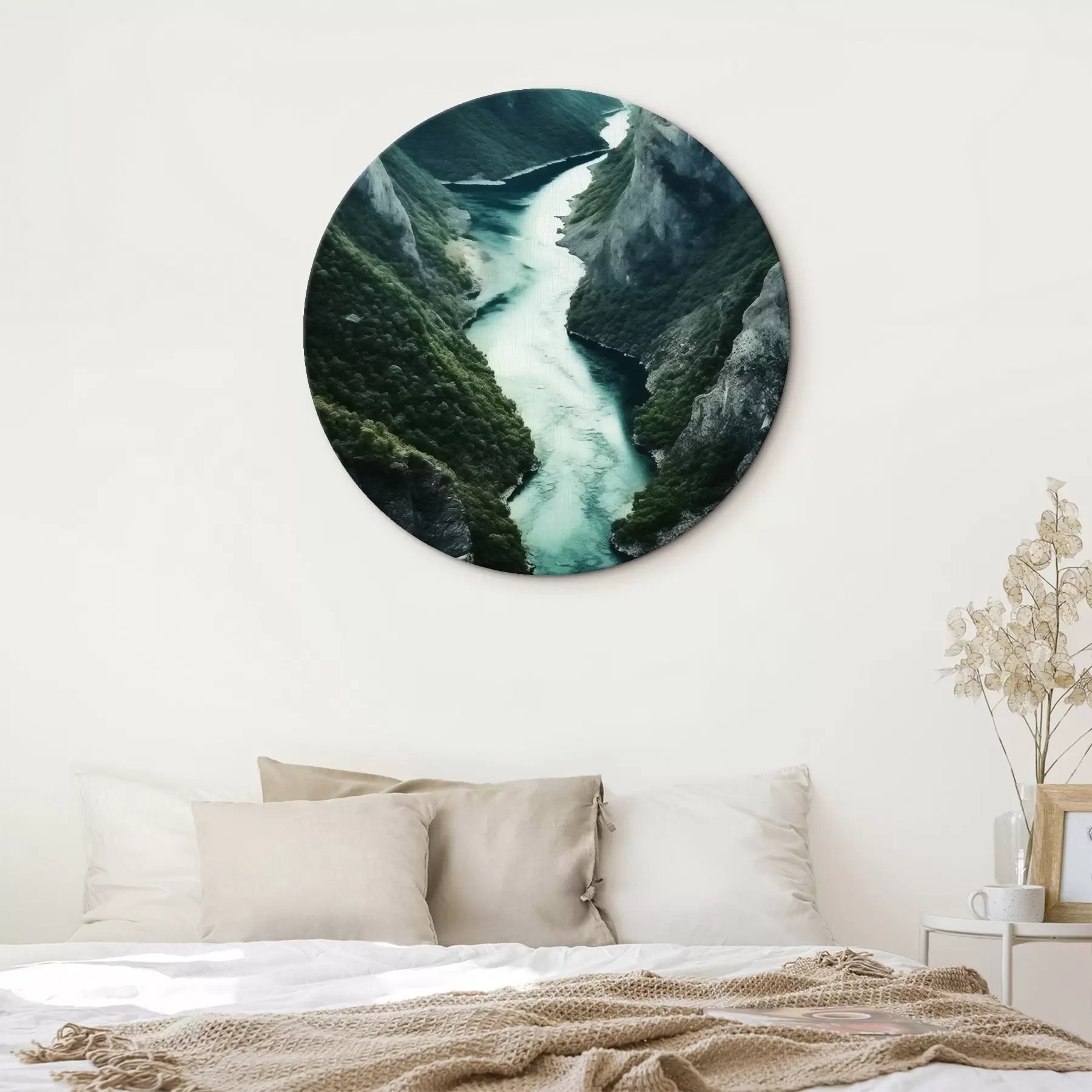 Pilt Kitsas kuristik, millest ülevalt voolab türkiissinine vesi r46522