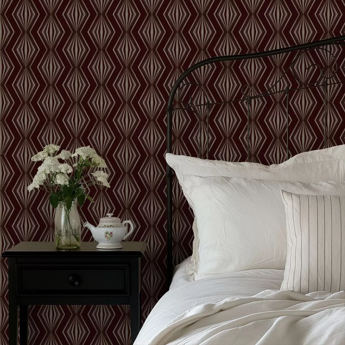 Tapeet Teemantgeomeetriline muster veinipruuni taustal a00925v1
