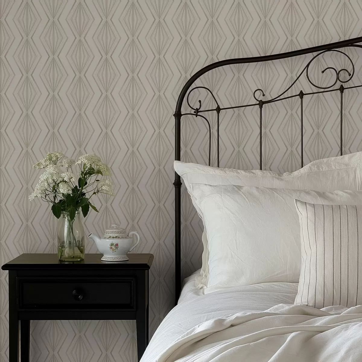 Tapeet Kerge teemantornament rahulikes beežides toonides a00925v2