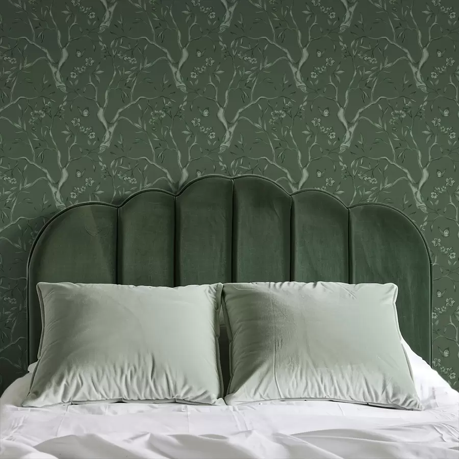 Fototapeedid Rohelised õitsevad oksad liblikatega tumedal taustal a00951v3