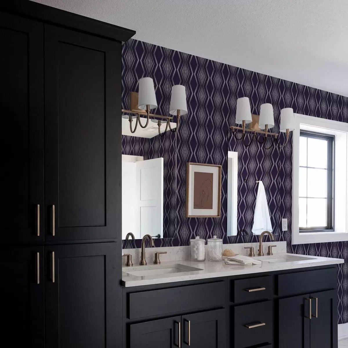 Tapeet Rikkalik violetne taust teemantide ja hallide siksakiliste joontega a00974v1